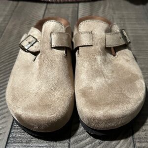Cliffs by WHITE MOUNTAIN Tan Suede Mules